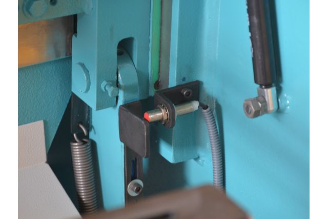 Гильотинные ножницы Ckemsa ERGM 1520 × 2,0 мм