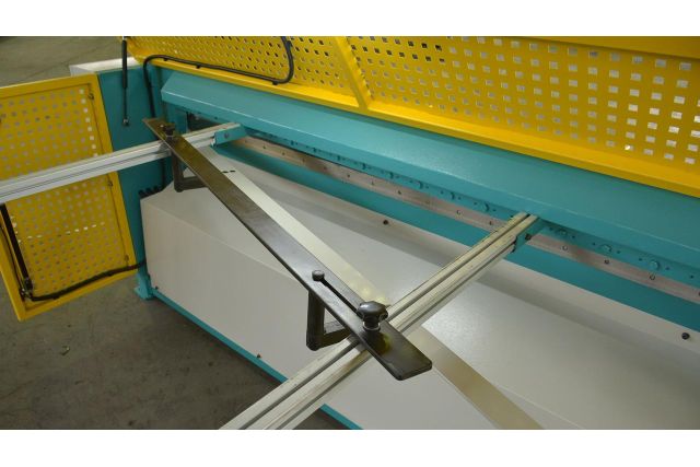 Гільйотинні ножиці Ckemsa ERGM 2020 × 2,0 мм