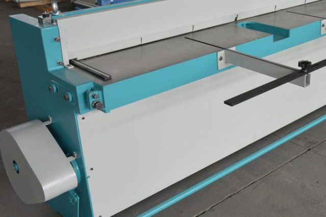 Гільйотинні ножиці Ckemsa EMGA 1320×2,5 мм