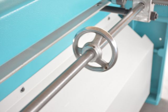 Гильотинные ножницы Ckemsa EMGA 1320×2,5 мм