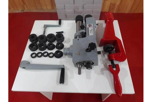 Ручной отбортовочный станок Holzmann SKM 200