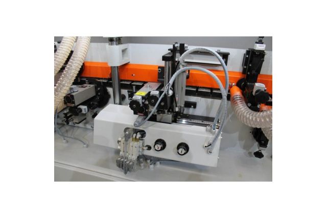 Автоматичний кромкооблицювальний верстат...