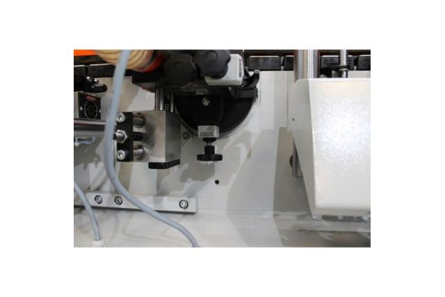 Автоматический кромкооблицовочный станок...