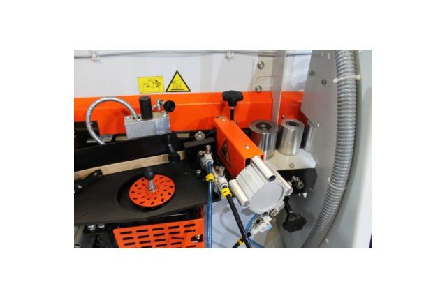 Автоматичний кромкооблицювальний верстат...