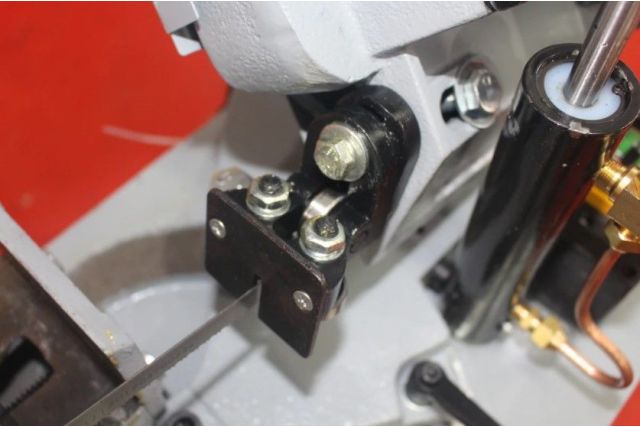 Стрічкова пила по металу Holzmann BS 128HDR 230 В