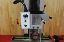 Фрезерний верстат Holzmann BF 16V 3