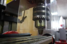 Фрезерний верстат Holzmann BF 16V