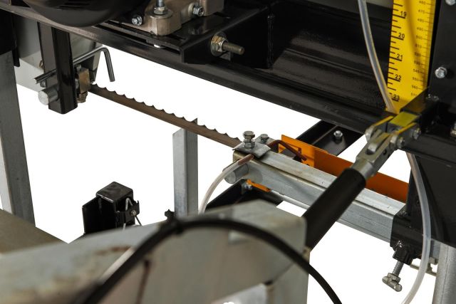 Бензинова стрічкова пилорама Lumag BSW66GL