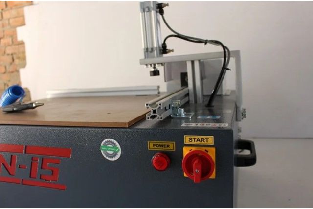 Машина для обрізки кутів (для стрічок ПВХ) FN 1000