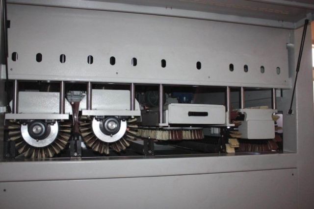 Автоматический щеточно-шлифовальный станок...