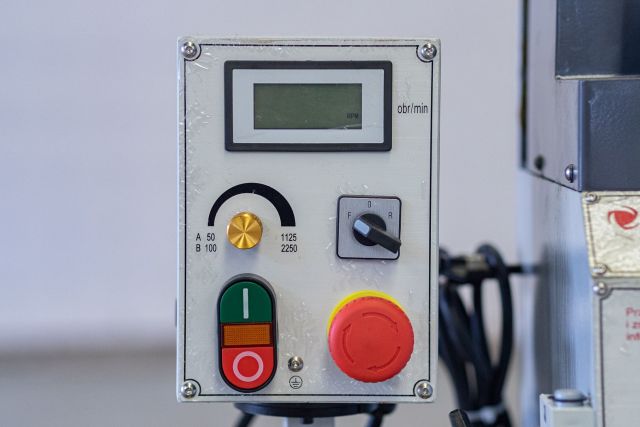 Фрезерний верстат CORMAK HK-25L Vario з підставкою