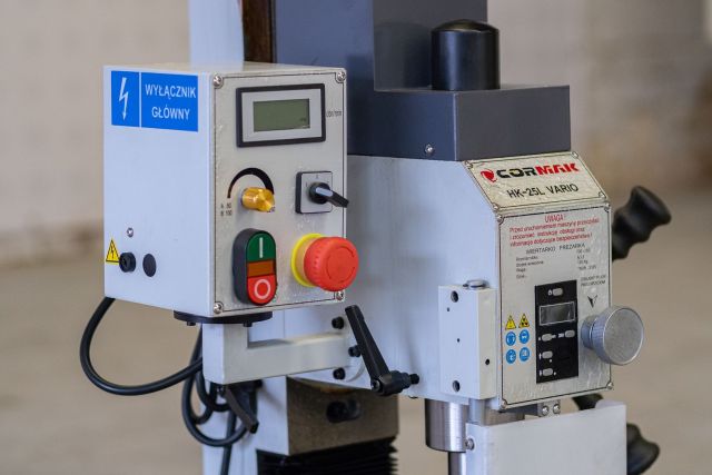 Фрезерний верстат CORMAK HK-25L Vario з підставкою
