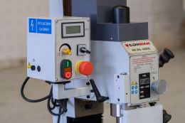 Фрезерний верстат CORMAK HK-25L Vario з підставкою