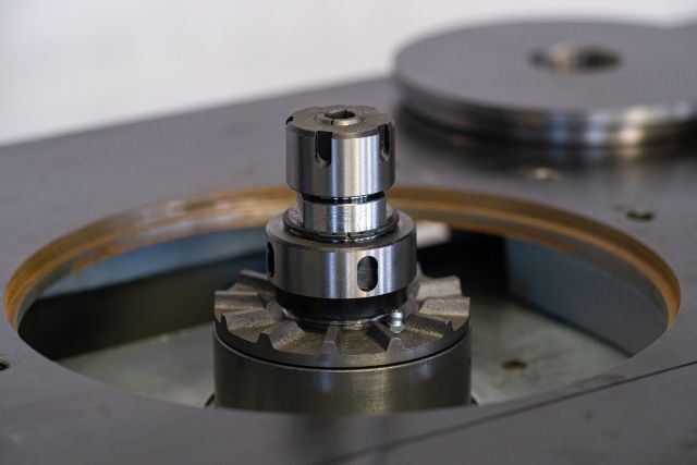 Фрезерний верстат з кареткою NETMAK FR 2000 S