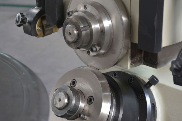 Відбортовочно-відрізний верстат Isitan SDK 6