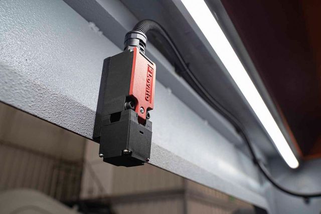 Автоматична дискова пила по металу BEKAMAK...