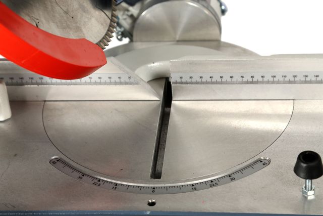 Торцовочная пила по металлу (портативная) FN 300