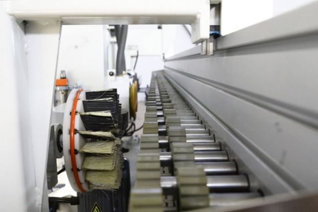 Автоматичний стрічково-шліфувальний верстат...