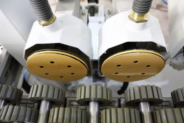 Автоматичний стрічково-шліфувальний верстат...