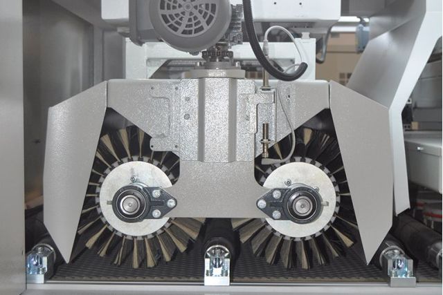 Автоматический щеточно-шлифовальный станок...