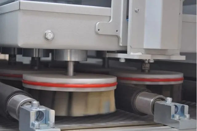 Автоматический щеточно-шлифовальный станок KA-MA KR FZM 1300-1 7