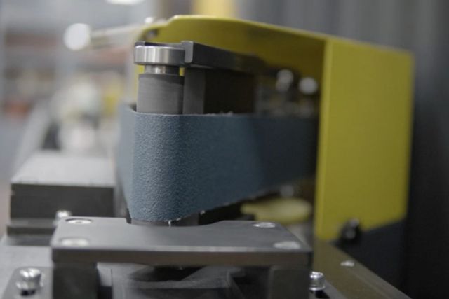 Горизонтальный ленточный шлифовальный станок...