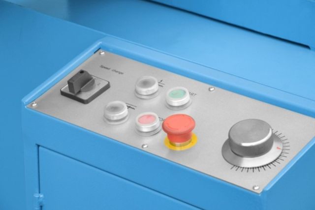 Напівавтоматичний стрічкопильний верстат CORMAK...