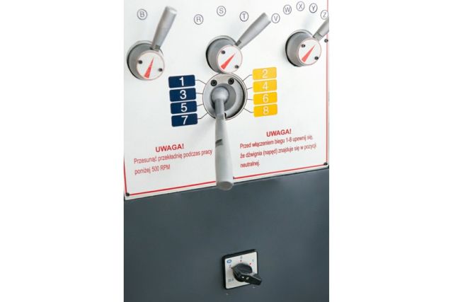 Универсальный токарный станок CORMAK 410x1000