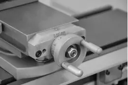 Универсальный токарный станок CORMAK 310x900 (TU3109V) 2