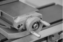 Универсальный токарный станок CORMAK 310x900 (TU3109V)