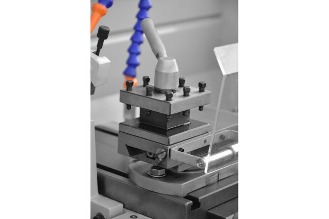 Универсальный токарный станок CORMAK 310x900...