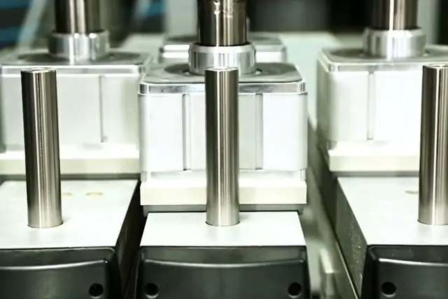 5-ти осьовий обробний центр з ЧПУ AES VEGA 5X 1632 21