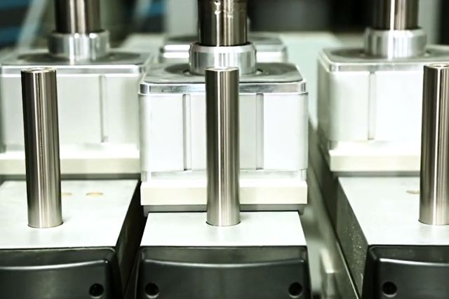 5-ти осевой обрабатывающий центр с ЧПУ AES VEGA...