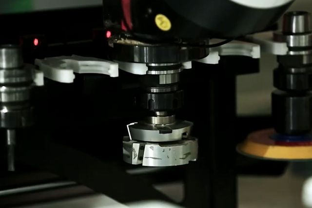 5-ти осьовий обробний центр з ЧПУ AES VEGA 5X 1632