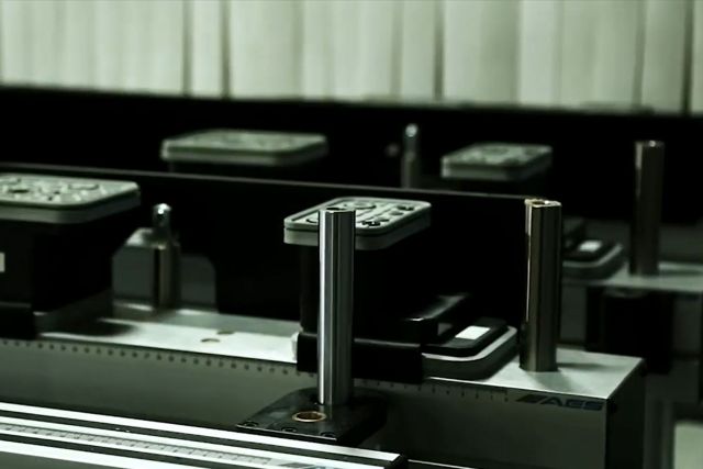 5-ти осевой обрабатывающий центр с ЧПУ AES VEGA...