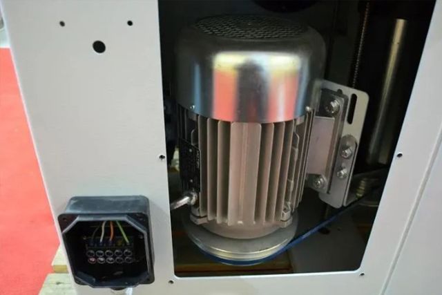 Фрезерный станок по дереву Robland T 120 TS