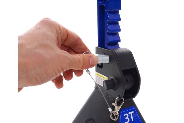 Стойки мастерской под авто усилены, шпильки,...