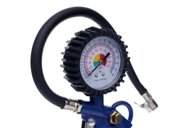 Пістолет для накачування з манометром TAGRED TA101