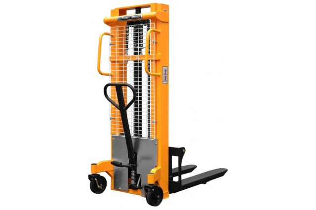 Ручной штабелер с регулируемыми вилами Cormak...