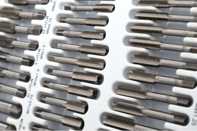 Набор плашек, метчиков и калибраторов TAGRED...