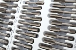 Набір плашок, мітчиків і калібраторів TAGRED TA4016, 110 шт