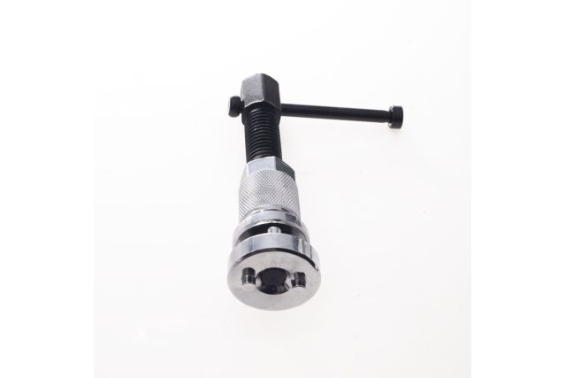 Інструмент для втягування гальмівного поршня...