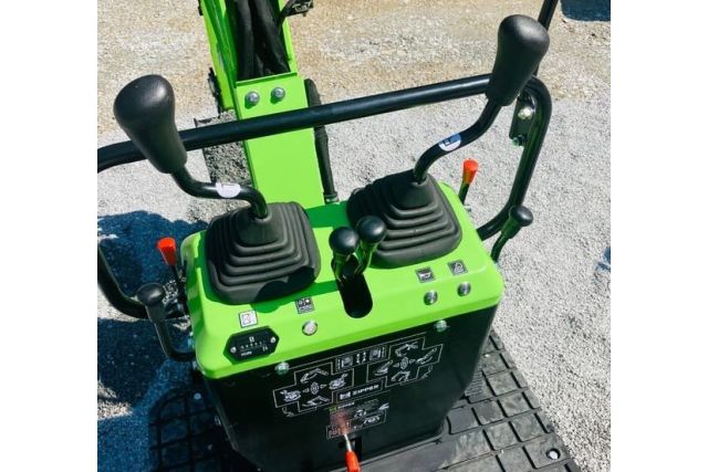 Міні-екскаватор Zipper ZI-MBGS600