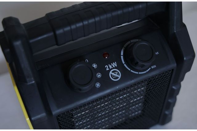 Електричний обігрівач GEKO 80405