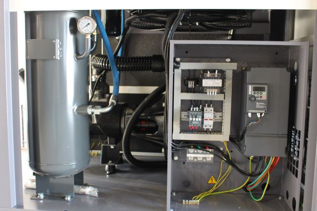 Винтовой компрессор с инвертором CORMAK THEOR...