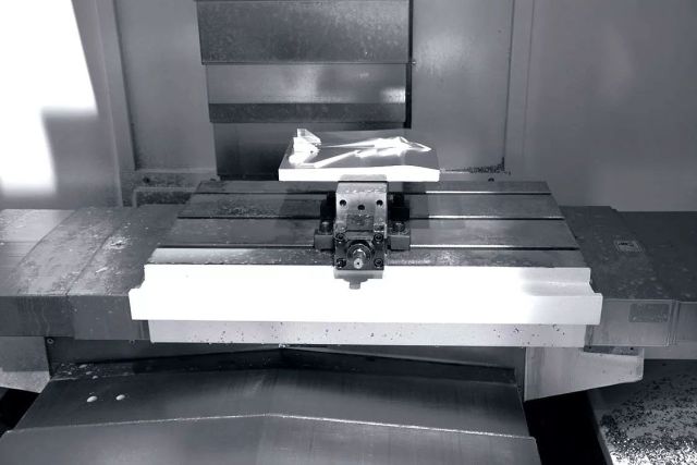 Обрабатывающий центр с ЧПУ Cormak MILL 1040