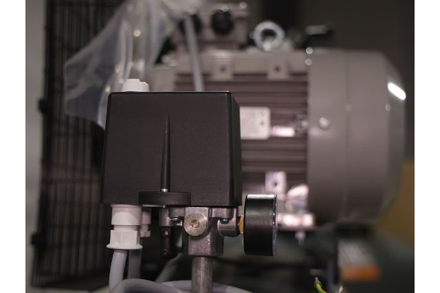 Компресор поршневий WALTER GK 880-5,5/500 P