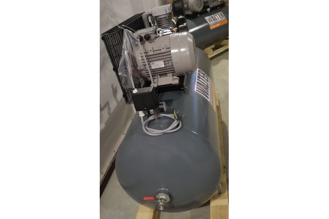 Компресор поршневий WALTER GK 880-5,5/500 P