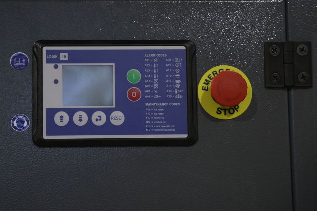 Гвинтовий компресор з ремінним приводом та...