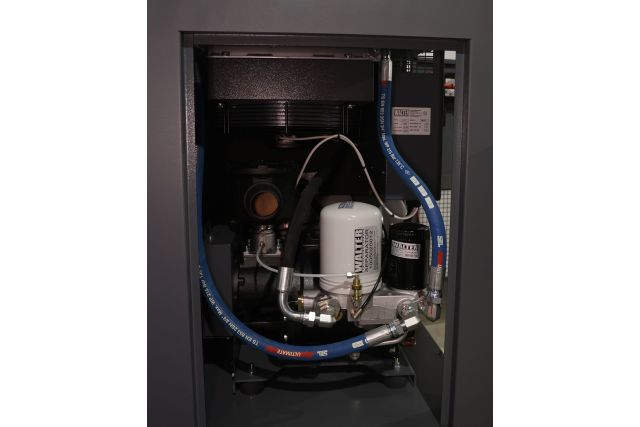 Гвинтовий компресор з ремінним приводом та...